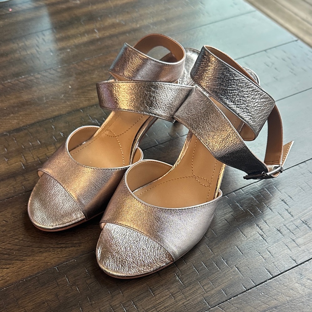 NEW J.Renee Soncino Metallic Women's Sandals - Picture 2 of 8